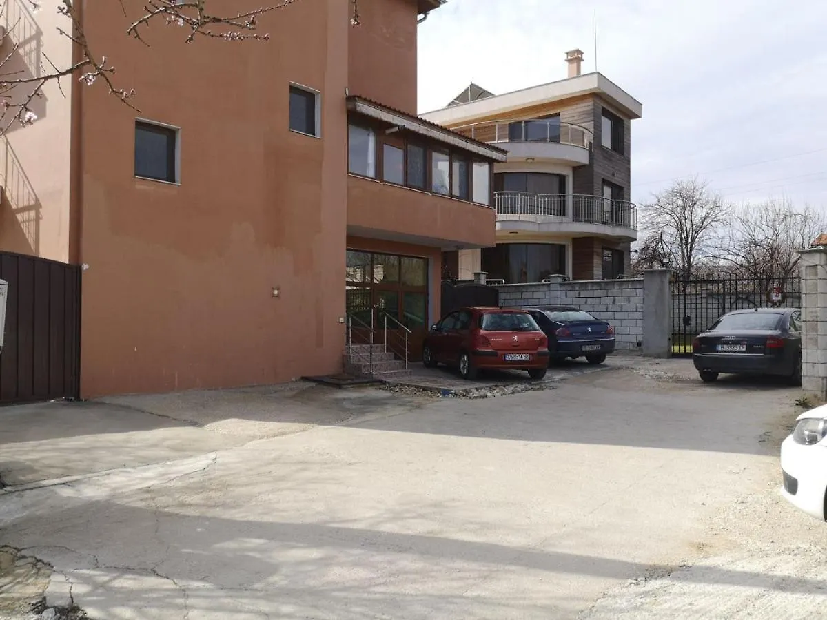 Alfa Guest House With Parking Βάρνα