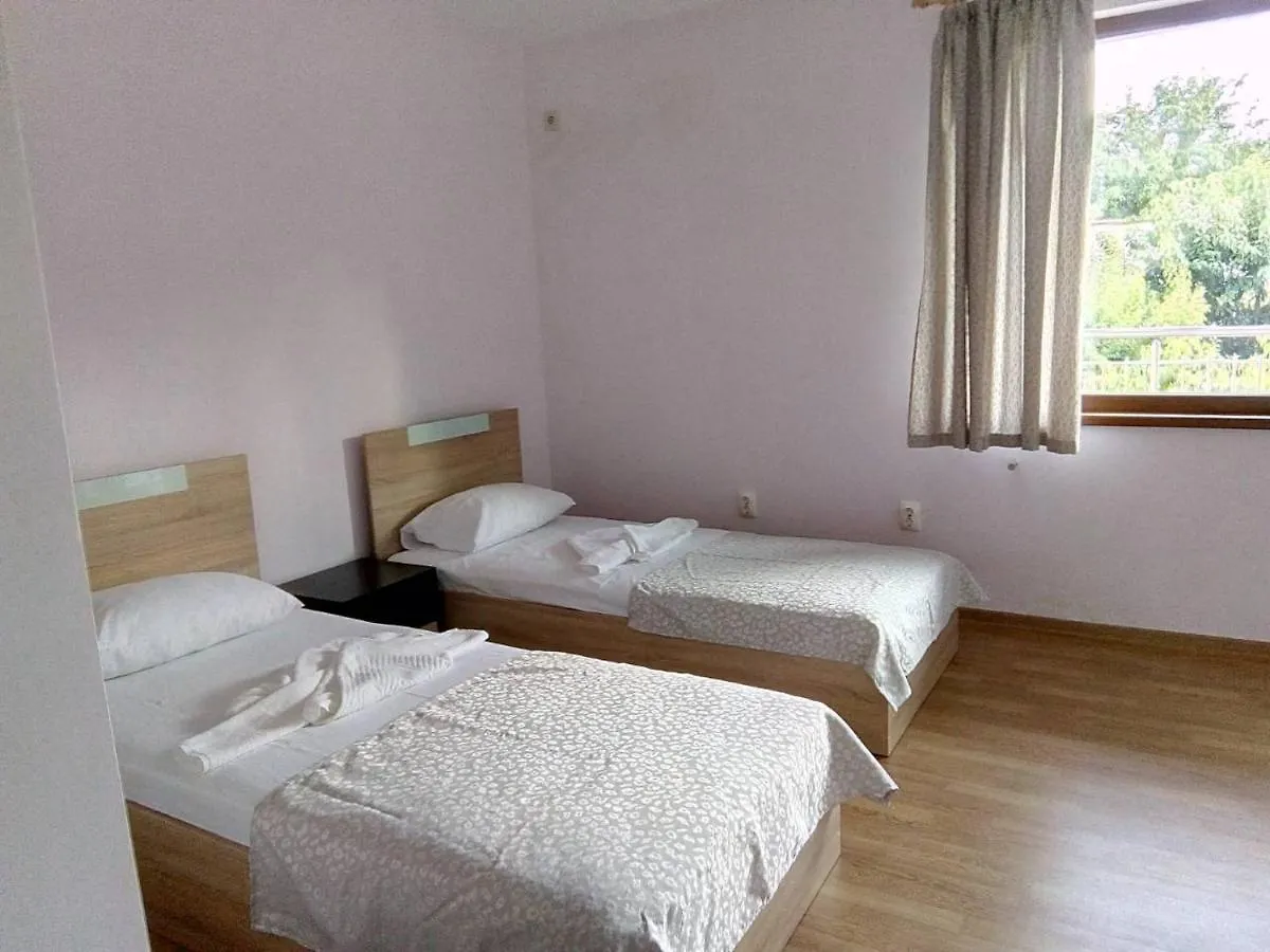 Alfa Guest House With Parking Βάρνα