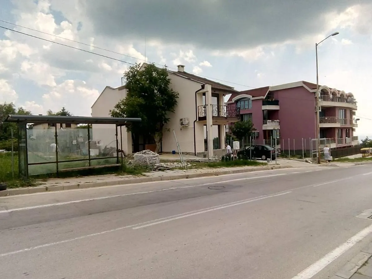 Alfa Guest House With Parking Βάρνα
