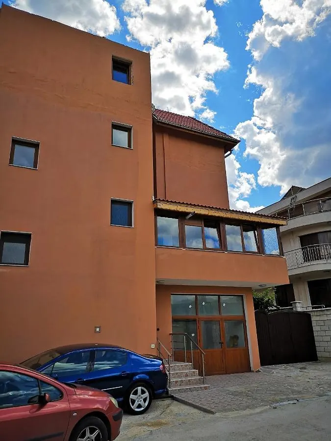 Alfa Guest House With Parking Βάρνα